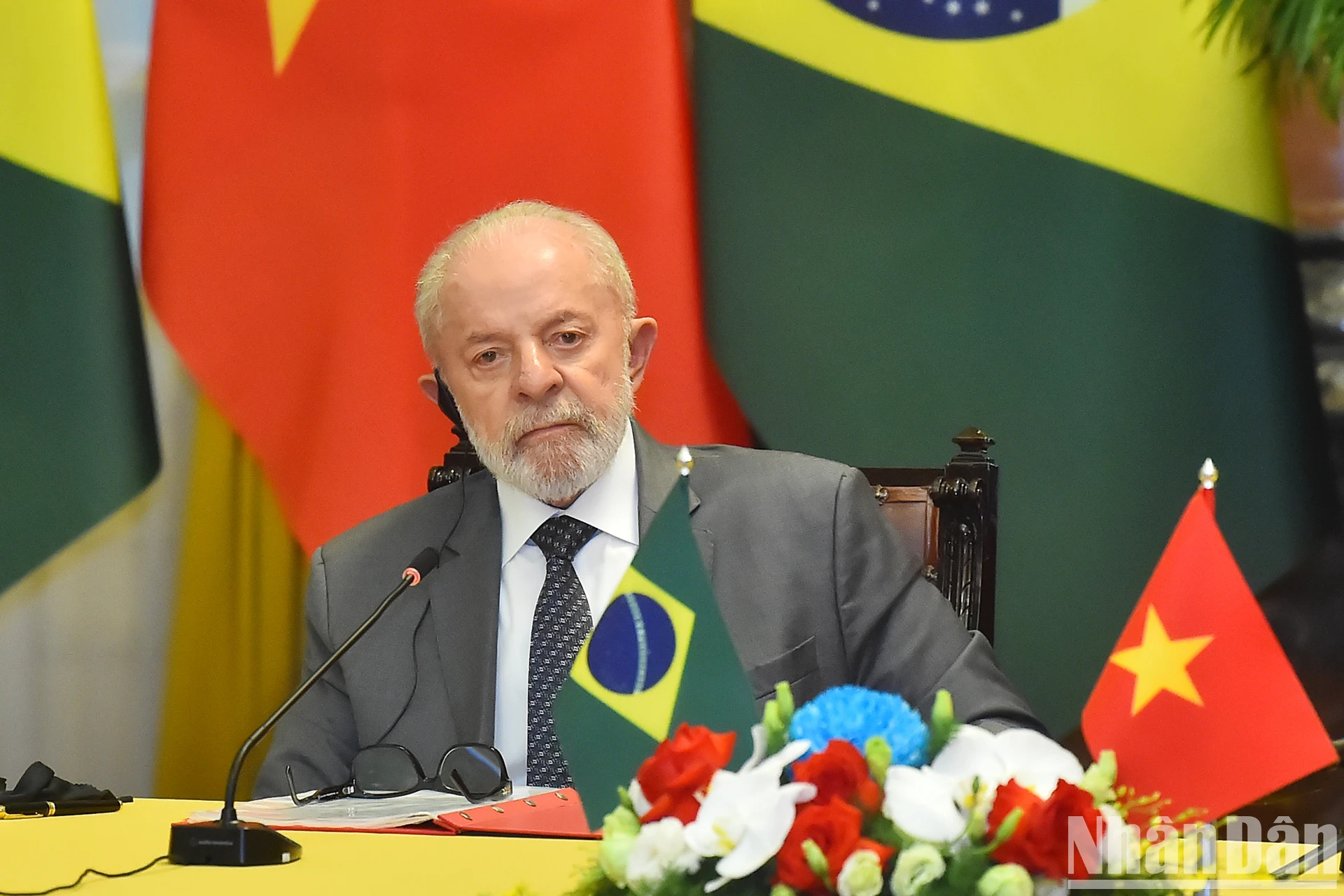 巴西总统路易斯·伊纳西奥·卢拉·达席尔瓦在记者会上发表讲话。