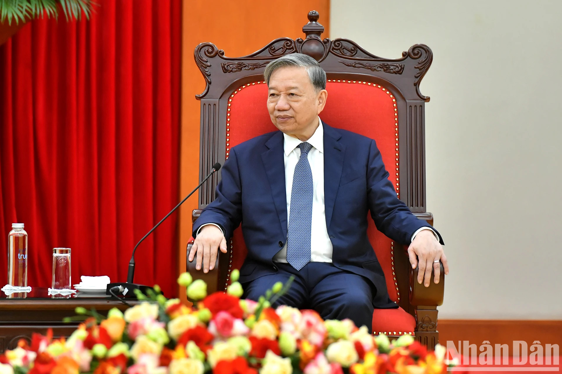 越共中央总书记苏林会见中国广西壮族自治区党委书记陈刚时发表讲话。