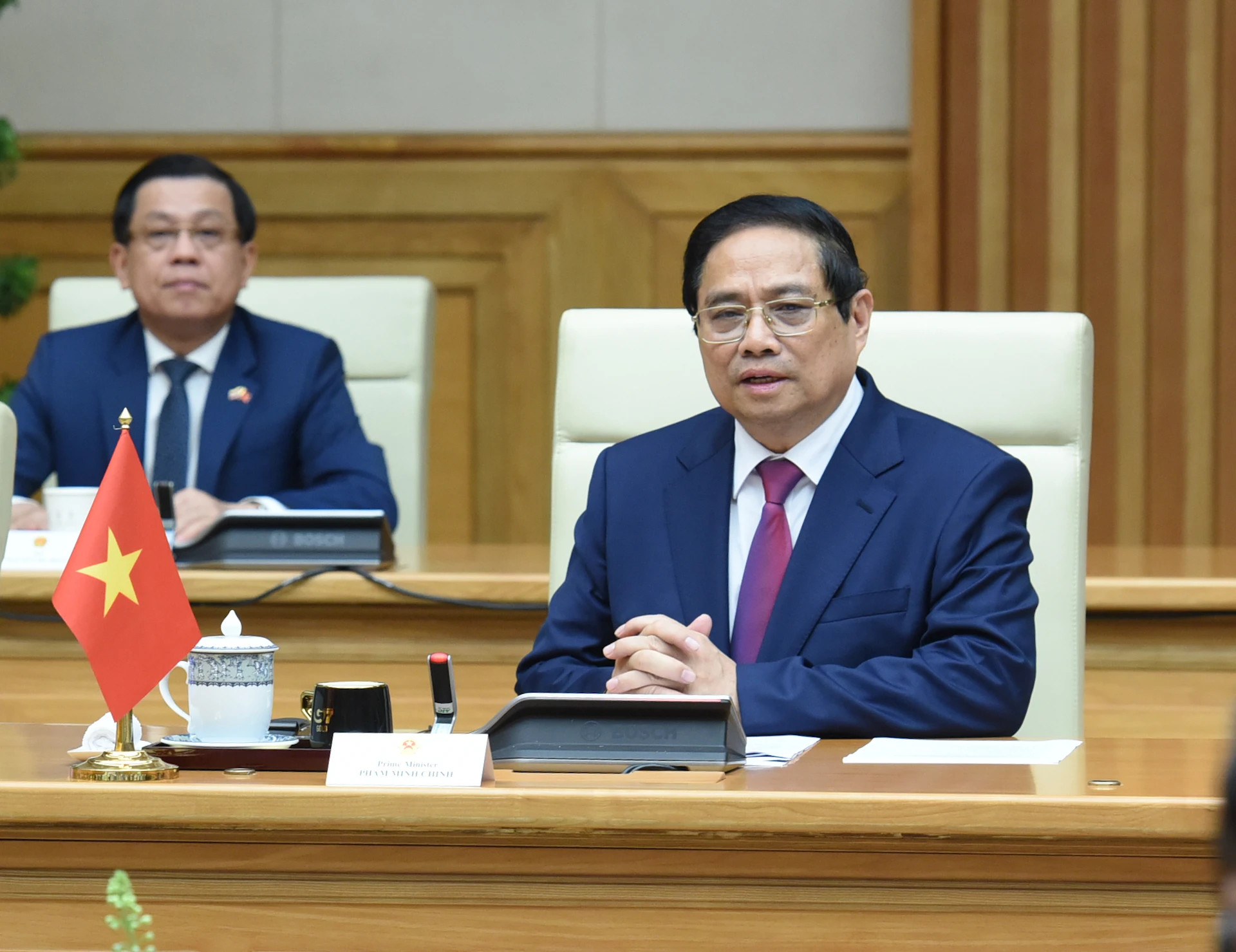 越南政府总理范明正和泰国总理佩通坦·西那瓦举行会谈时发表讲话。