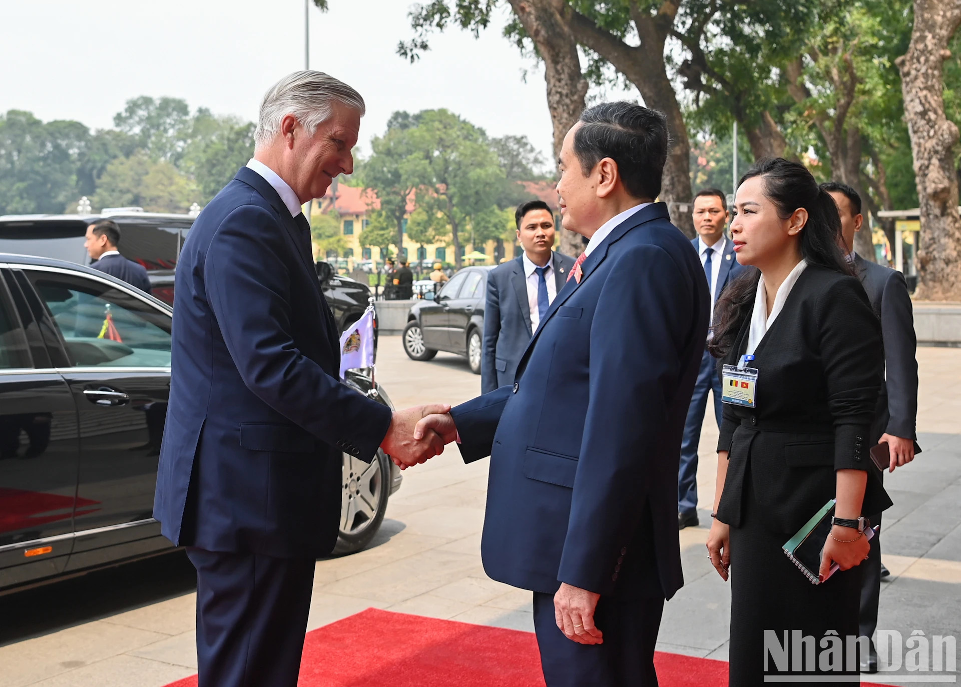 越南国会主席陈青敏欢迎比利时国王菲利普·利奥波德·路易·马里。 越南国会主席陈青敏欢迎比利时国王菲利普·利奥波德·路易·马里。