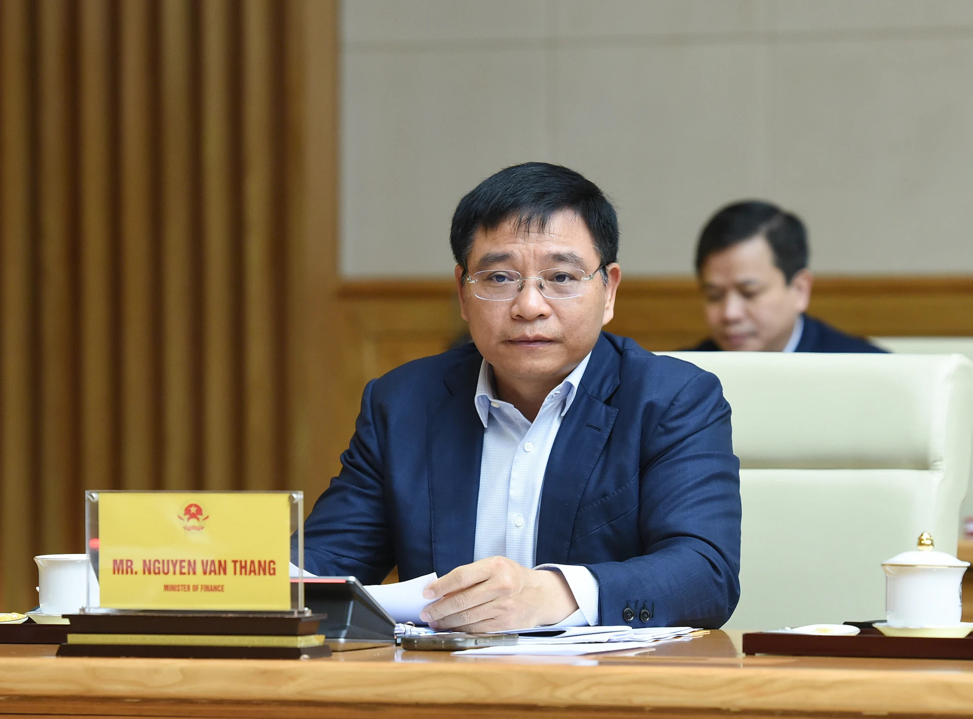 财政部部长阮文胜在座谈会上发表讲话。