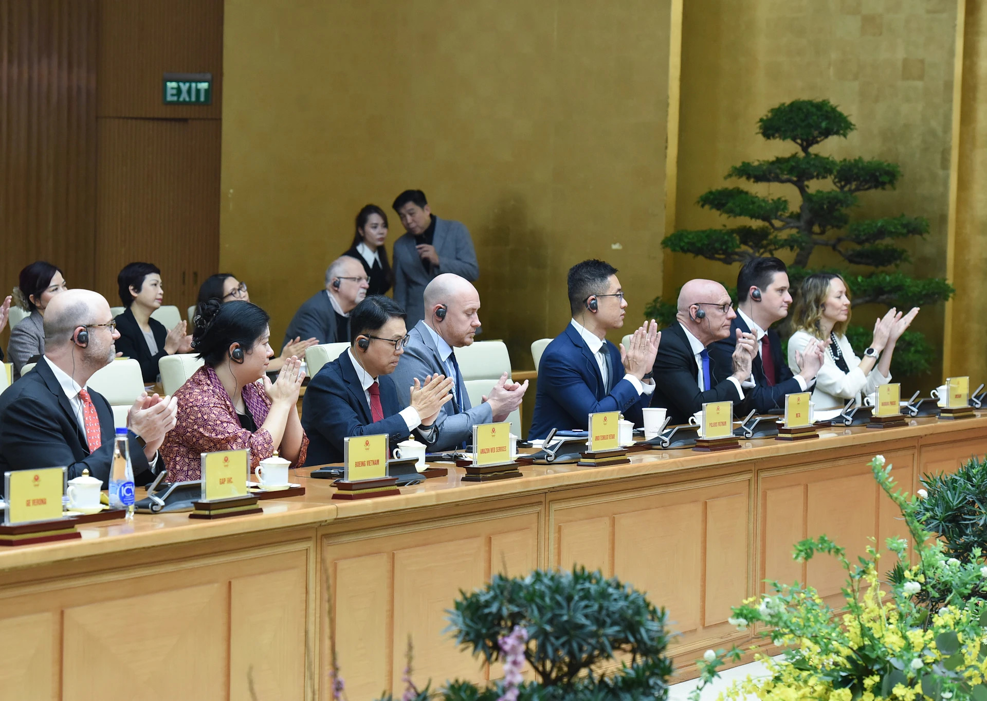 出席座谈会的美国企业代表。