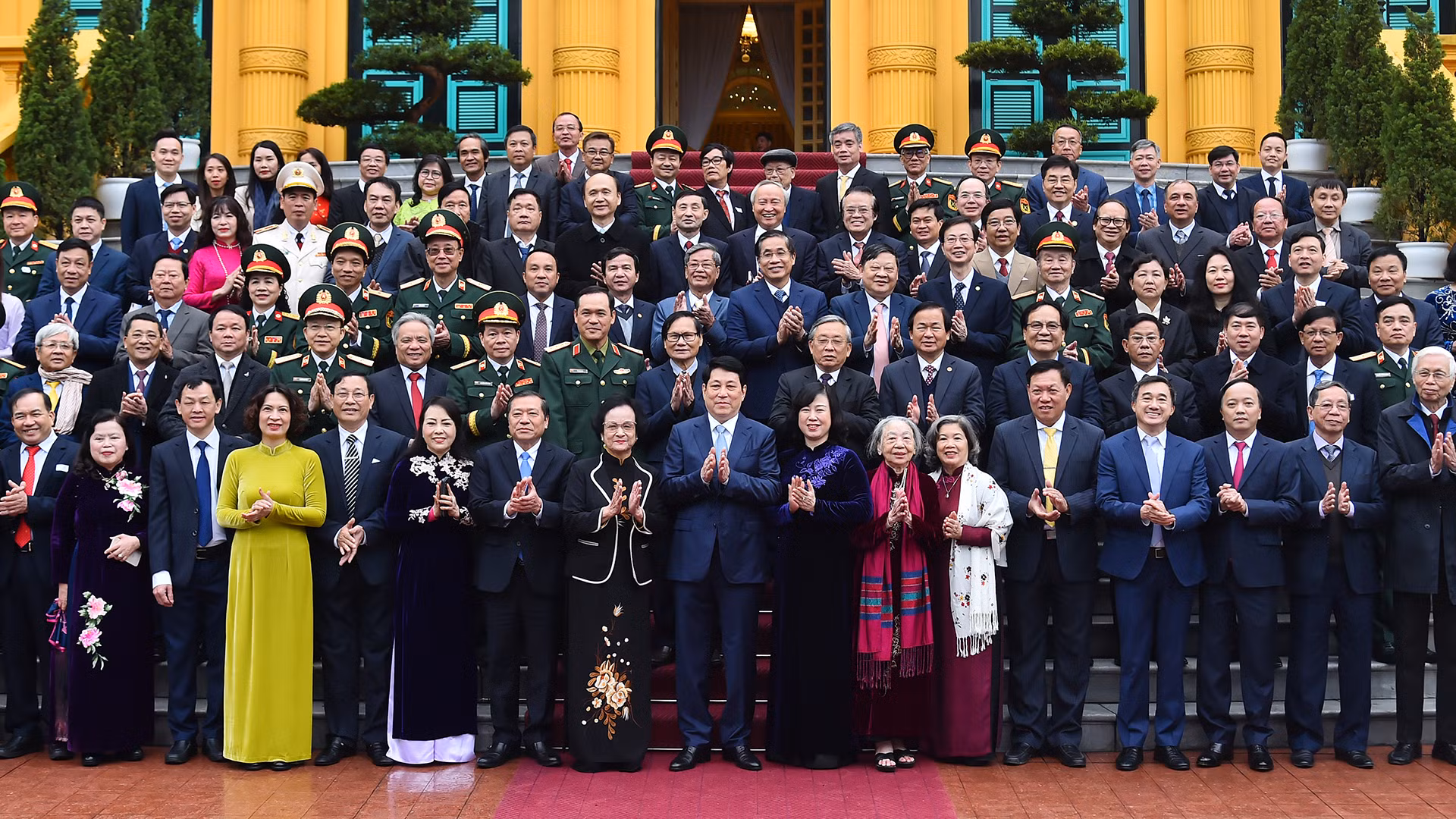 国家主席梁强授予2024年“人民医师”称号【组图】