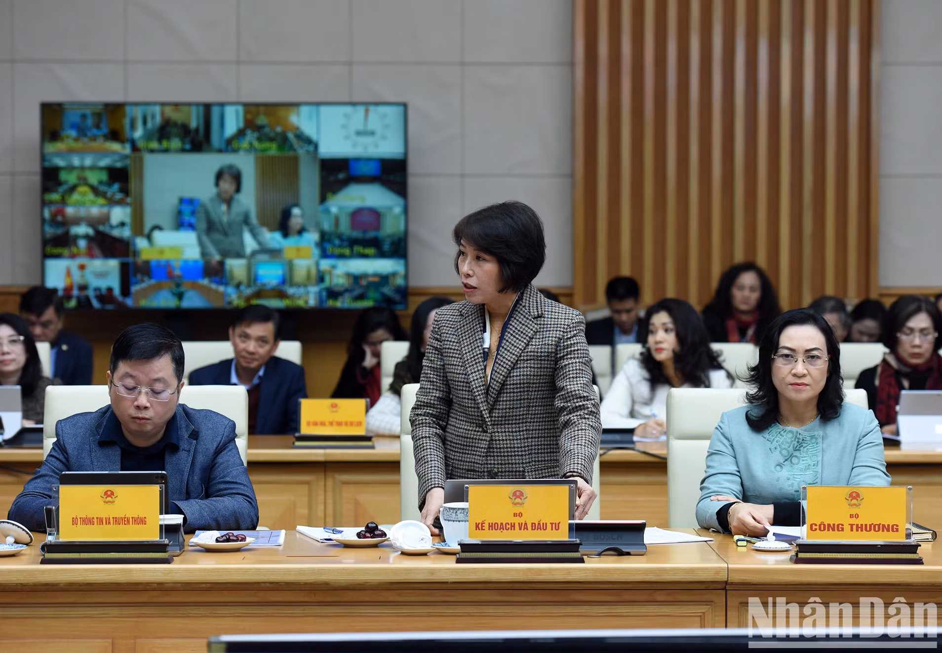 与会代表在会上发表讲话。