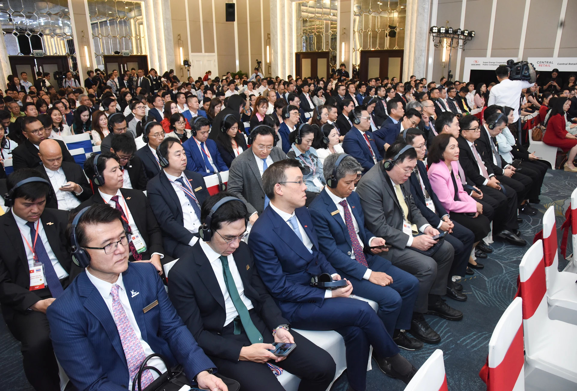 出席2025年越泰企业论坛的泰国代表和企业代表。