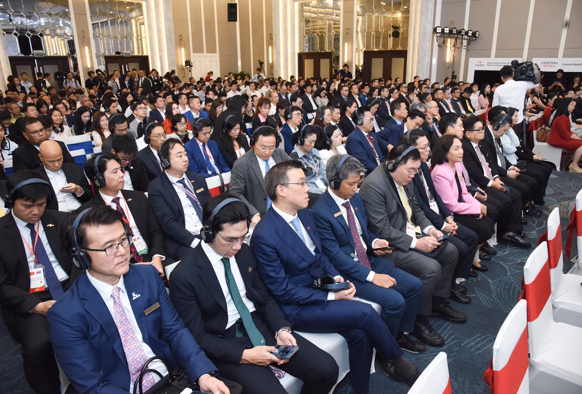 出席2025年越泰企业论坛的泰国代表和企业代表。