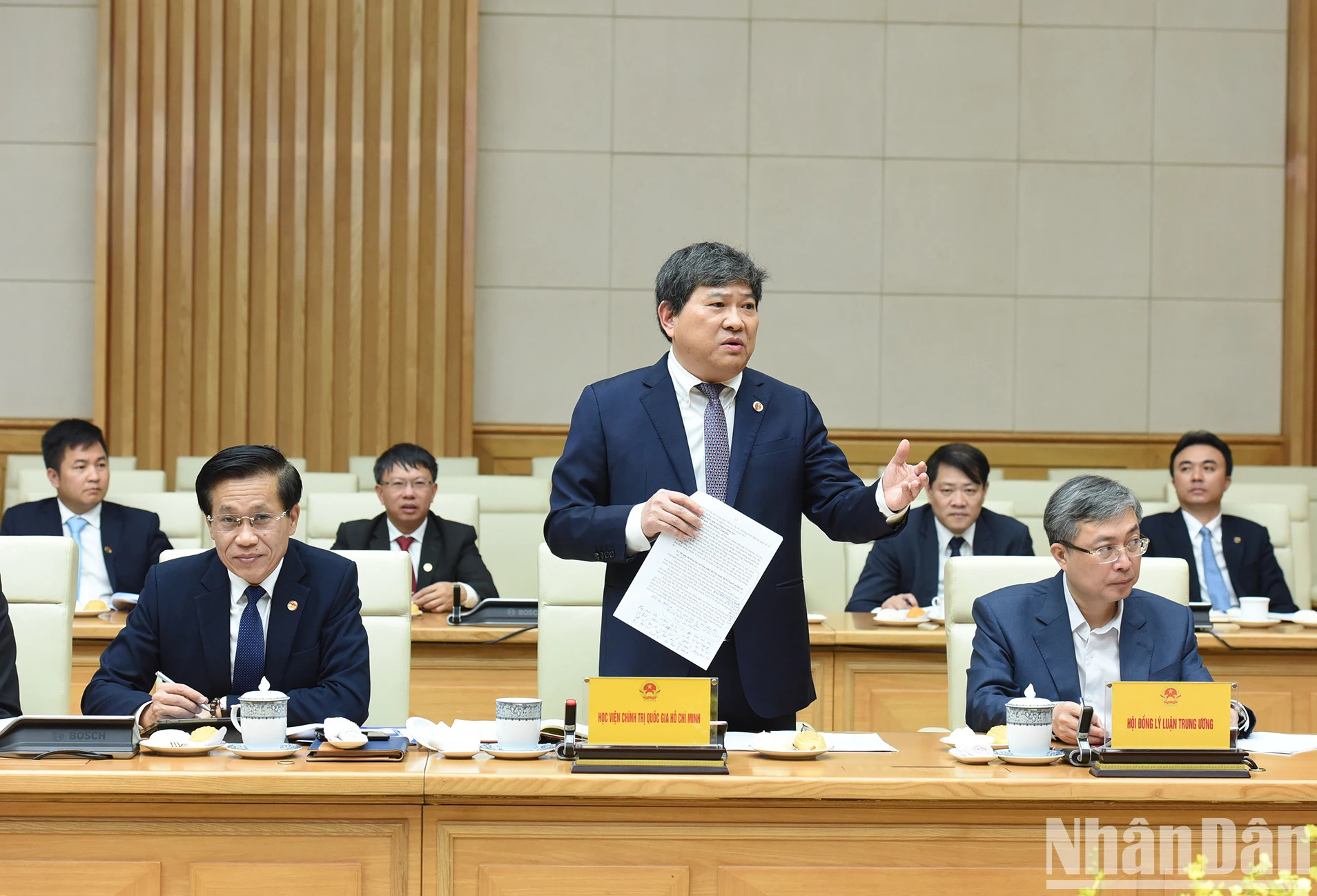 胡志明国家政治学院常务副院长阮维北在会上发表讲话。 胡志明国家政治学院常务副院长阮维北在会上发表讲话。