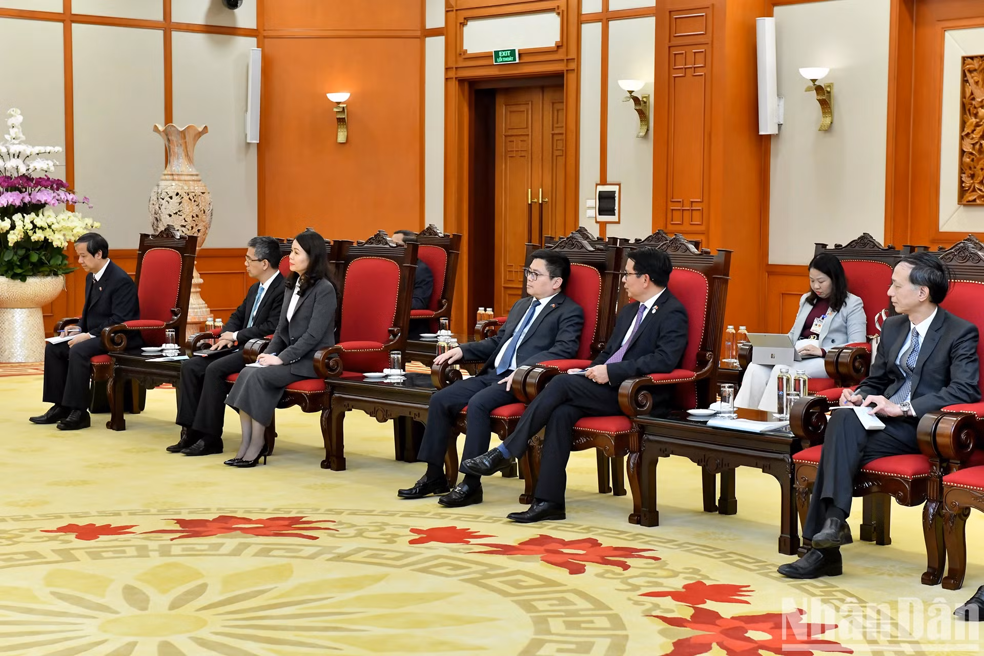 出席会见的越方代表团成员。