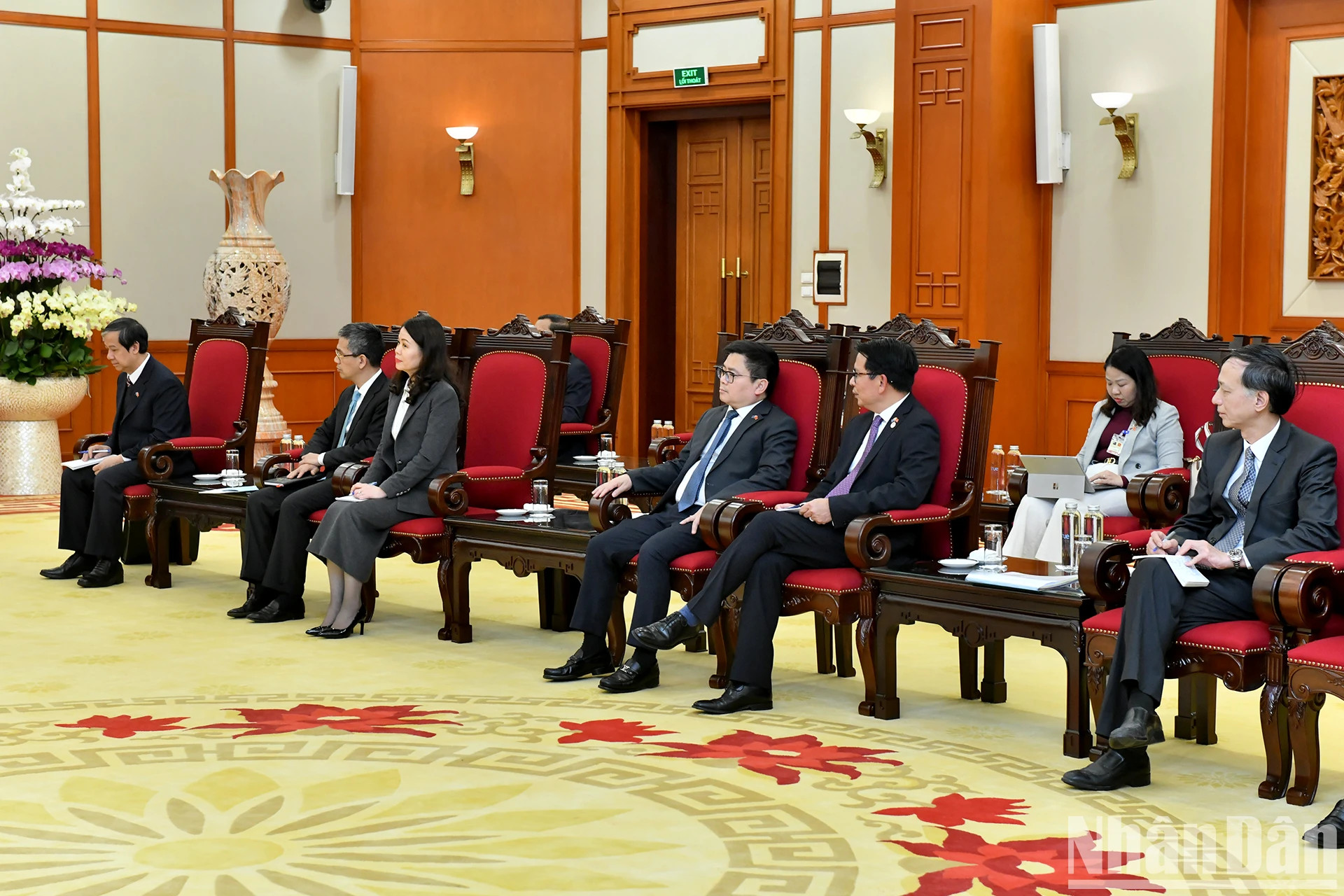 出席会见的越方代表团成员。