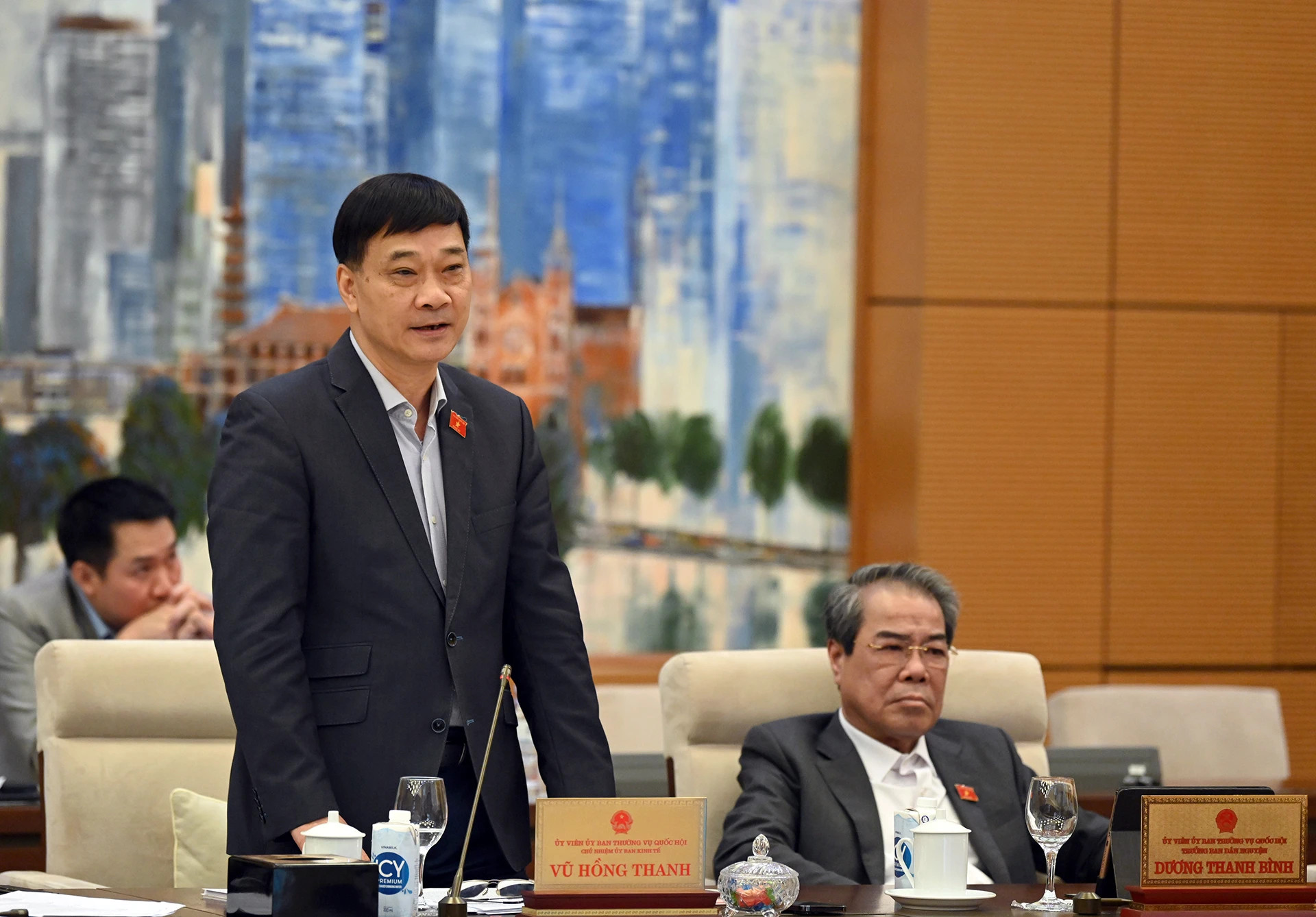 国会经济委员会主任武鸿青在会上发表讲话。 国会经济委员会主任武鸿青在会上发表讲话。