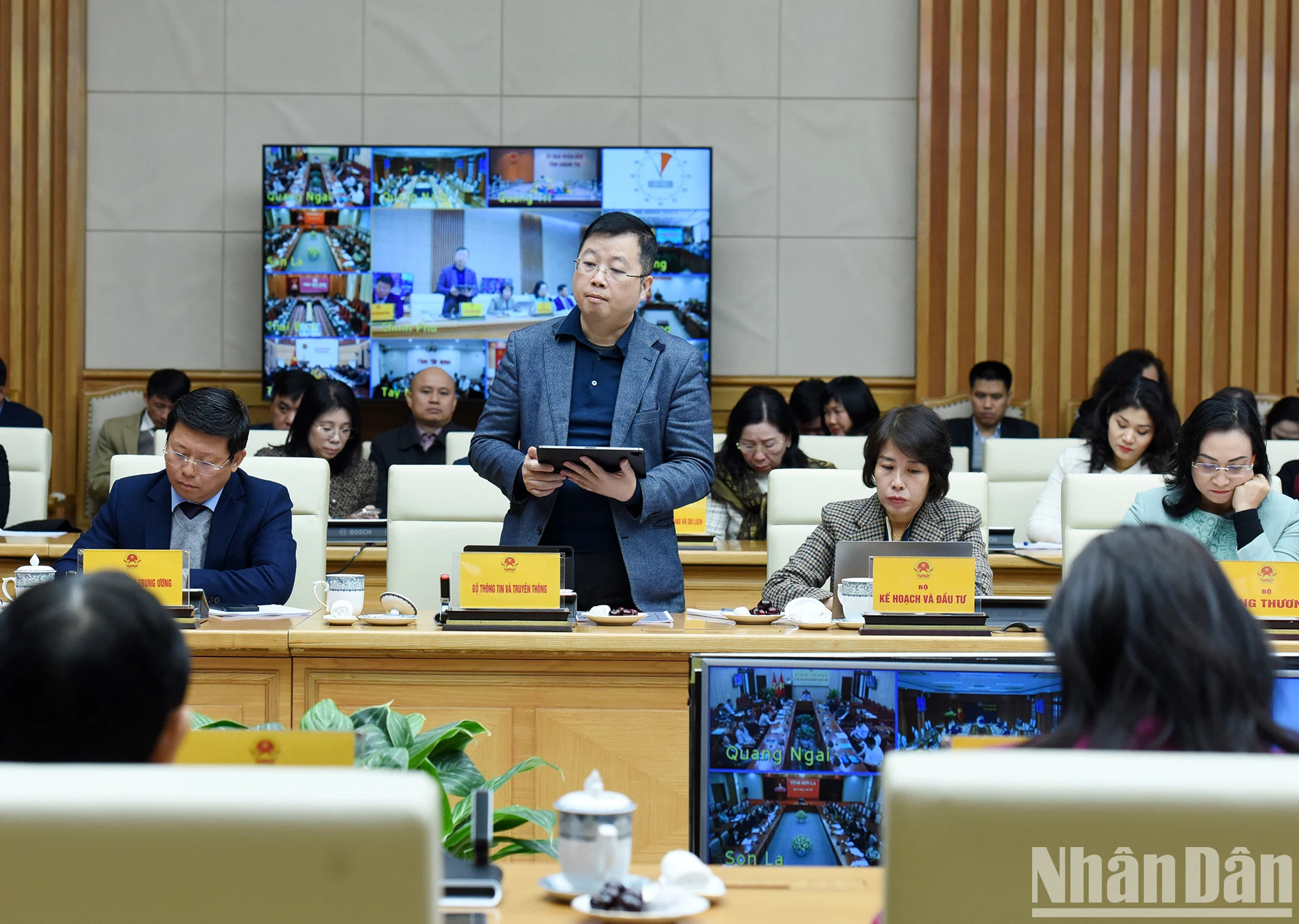 通信传媒部副部长阮青林在会上发表讲话。 通信传媒部副部长阮青林在会上发表讲话。