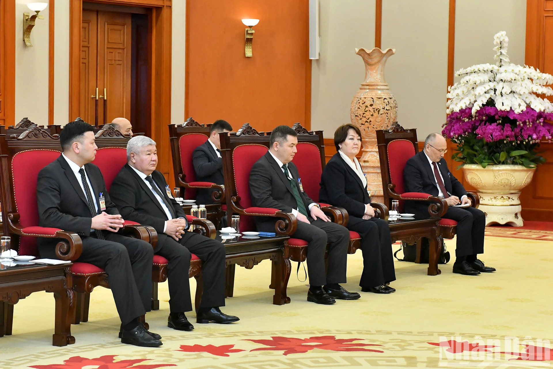 出席会见的吉尔吉斯共和国代表团成员。