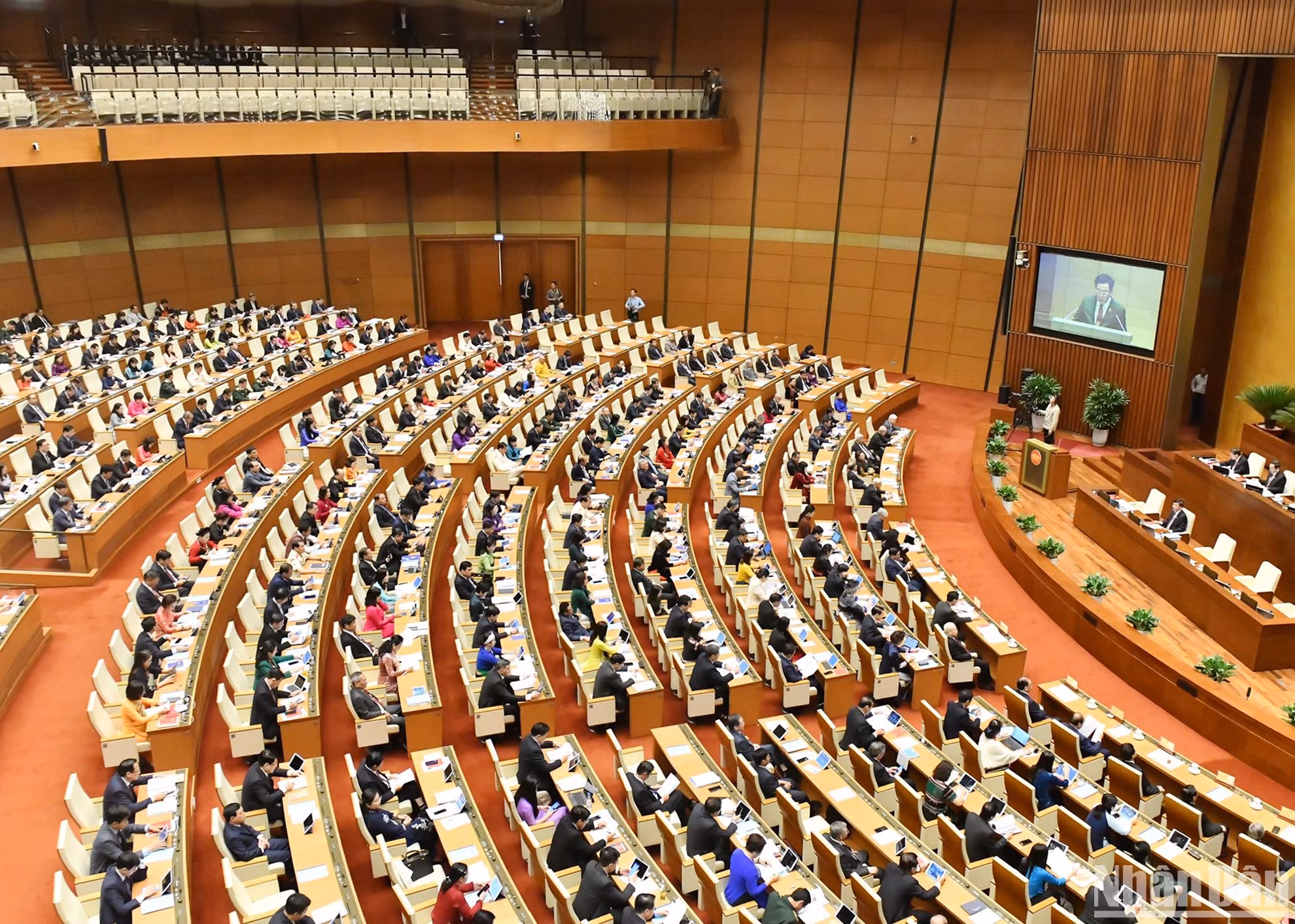 第十五届国会第六次会议分成两期，一期自10月23日至11月10日，二期自11月20日至28日。