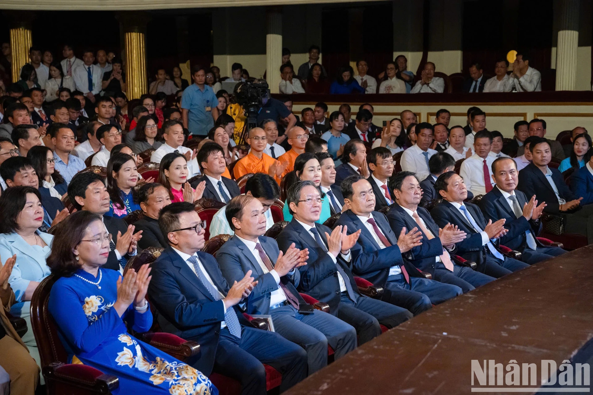 国会主席陈青敏和与会代表。