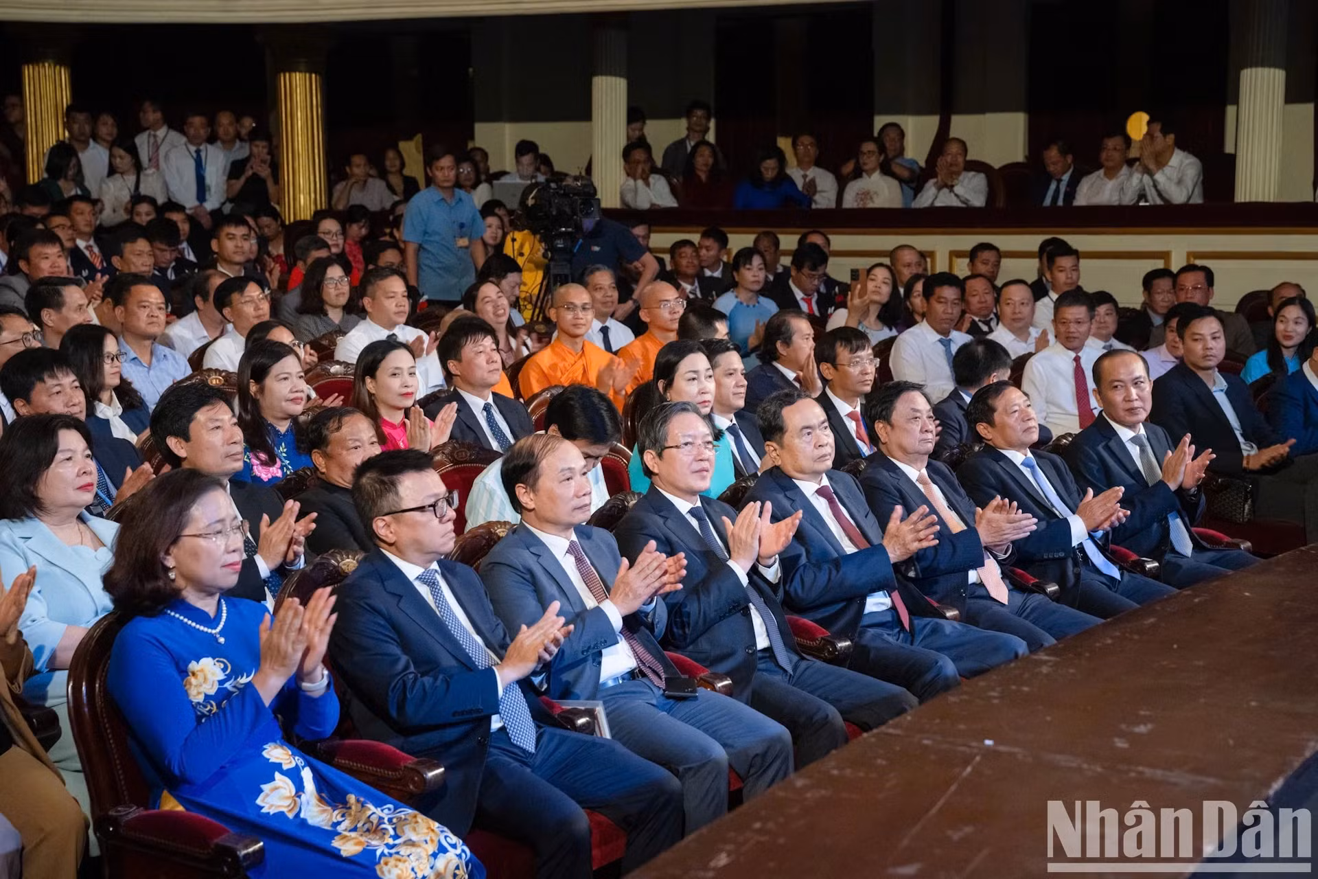 国会主席陈青敏和与会代表。