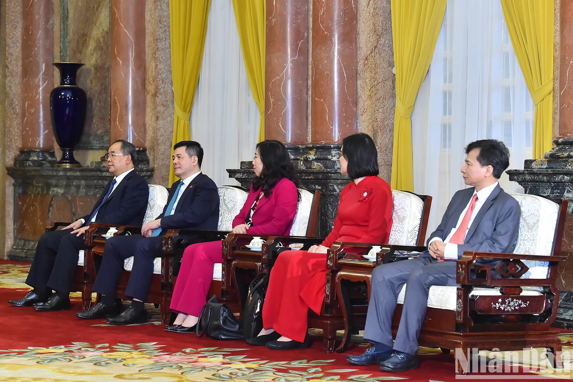 越方代表团成员。 越方代表团成员。