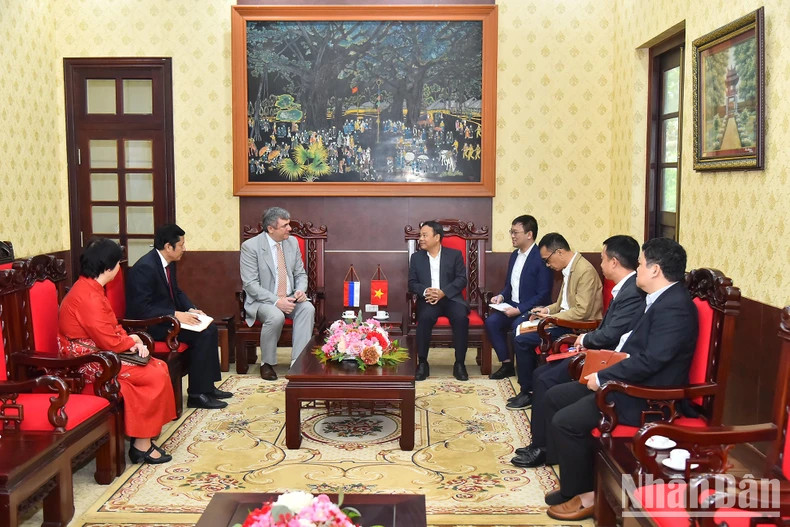 会见场景。 会见场景。