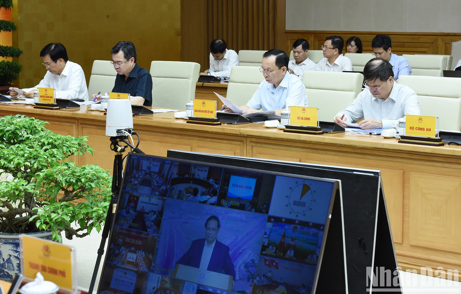 各部委、行业代表出席会议。