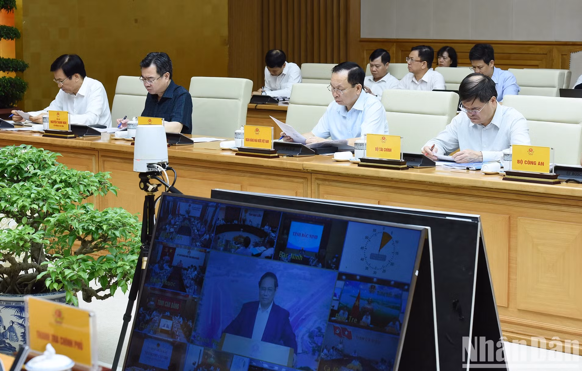 各部委、行业代表出席会议。