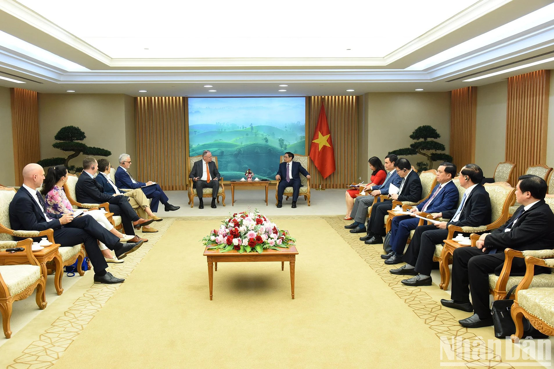 越南政府总理范明正会见德国下萨克森州州长斯特凡·魏尔。（陈海 摄）