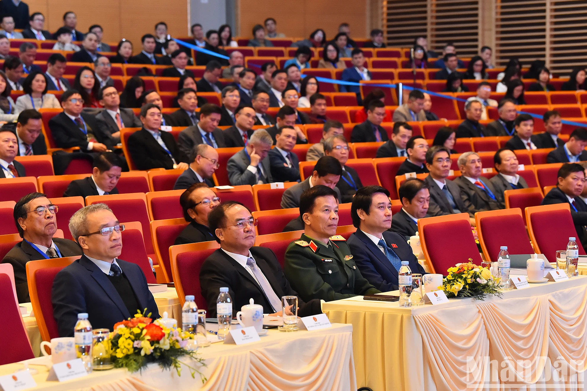 各位代表出席建设和发展外交机构的全体会议。(水原 摄) 各位代表出席建设和发展外交机构的全体会议。(水原 摄)