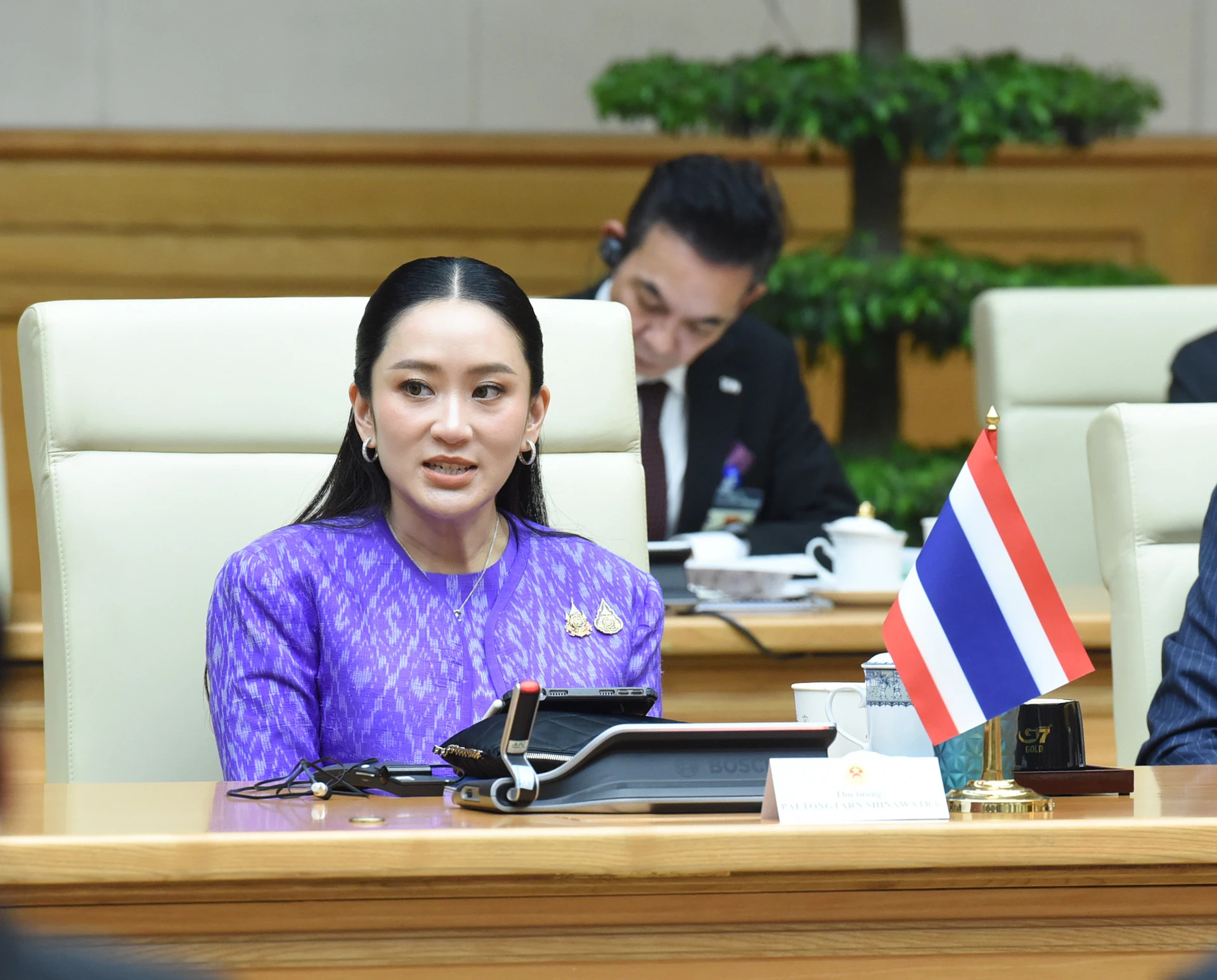 泰国总理佩通坦·西那瓦在会谈时发表讲话。