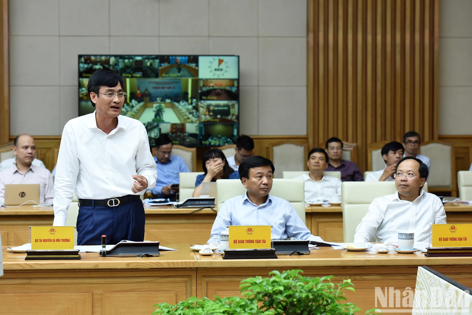 自然资源与环境部代表发表讲话。