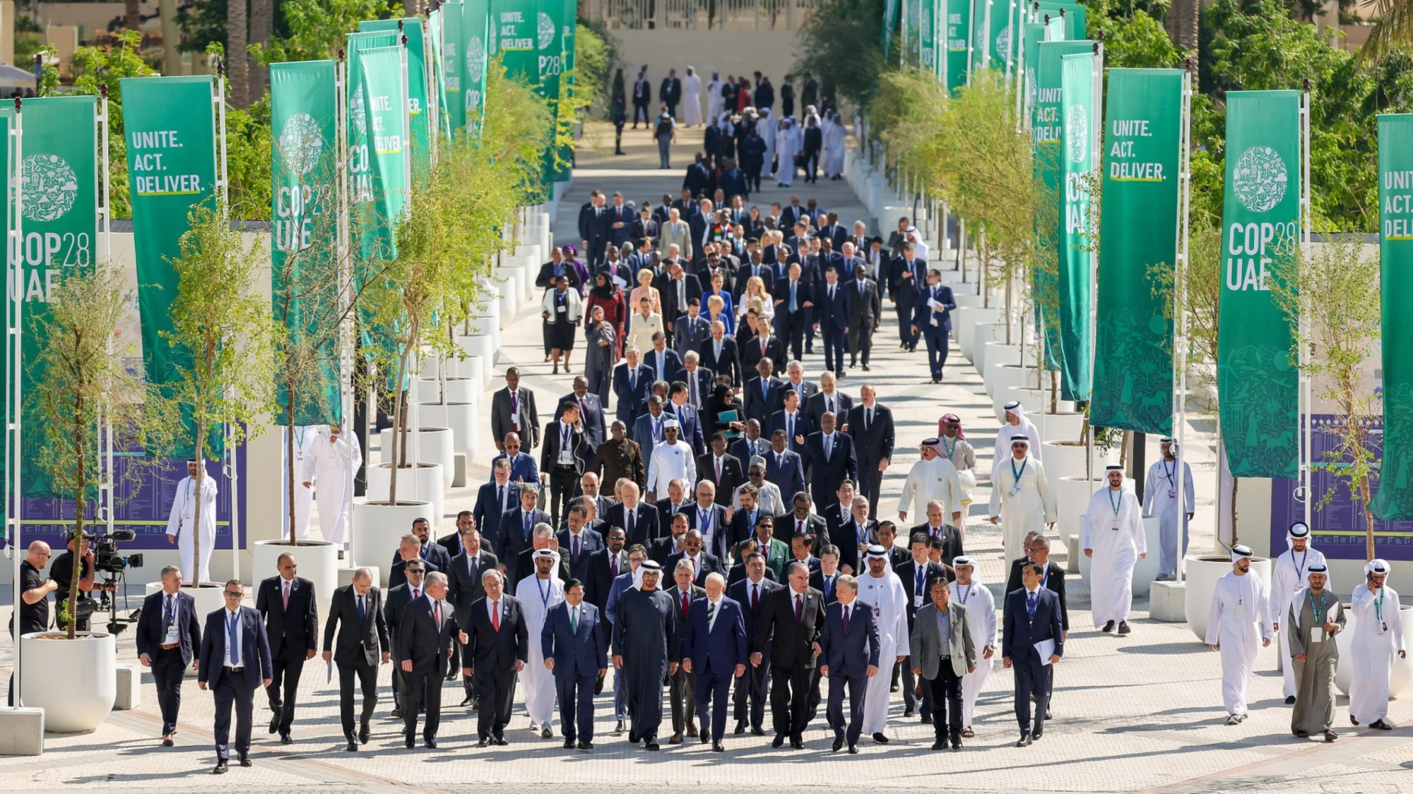 出席《联合国气候变化框架公约》第二十八次缔约方大会的各位领导。(图片来源:越通社) 出席《联合国气候变化框架公约》第二十八次缔约方大会的各位领导。(图片来源:越通社)