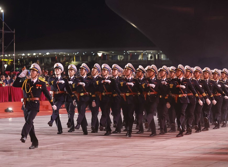 武装力量参加游行活动。(图片来源:越通社) 武装力量参加游行活动。(图片来源:越通社)