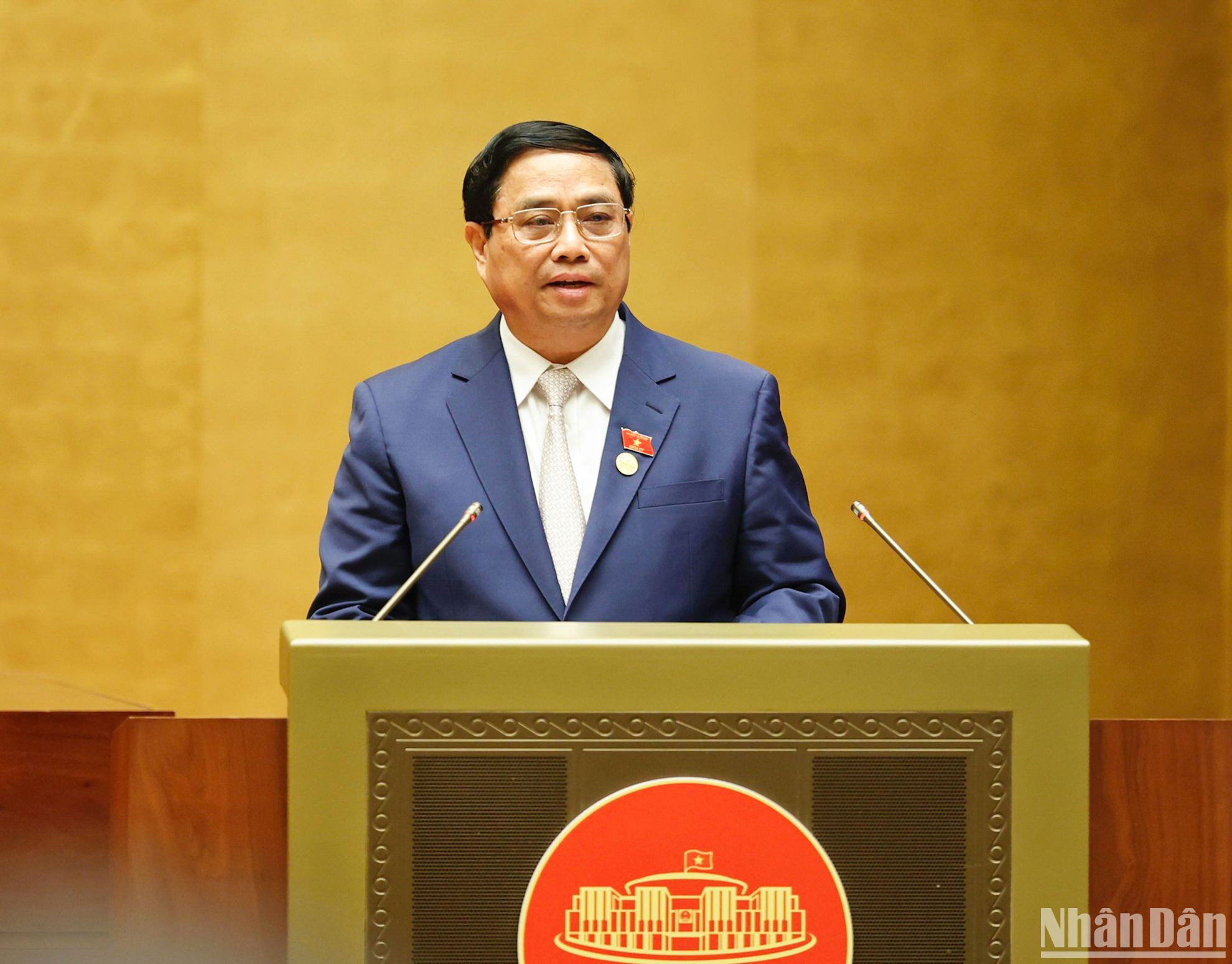 政府总理范明正在会上作2023年经济社会发展计划执行情况的报告。 政府总理范明正在会上作2023年经济社会发展计划执行情况的报告。