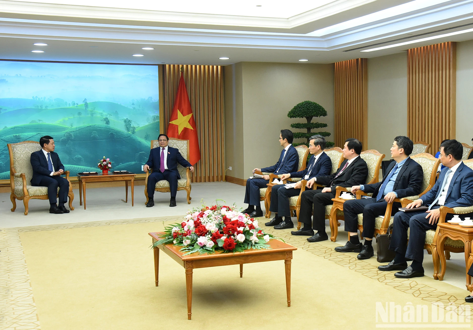 越方代表团成员。（陈海 摄）