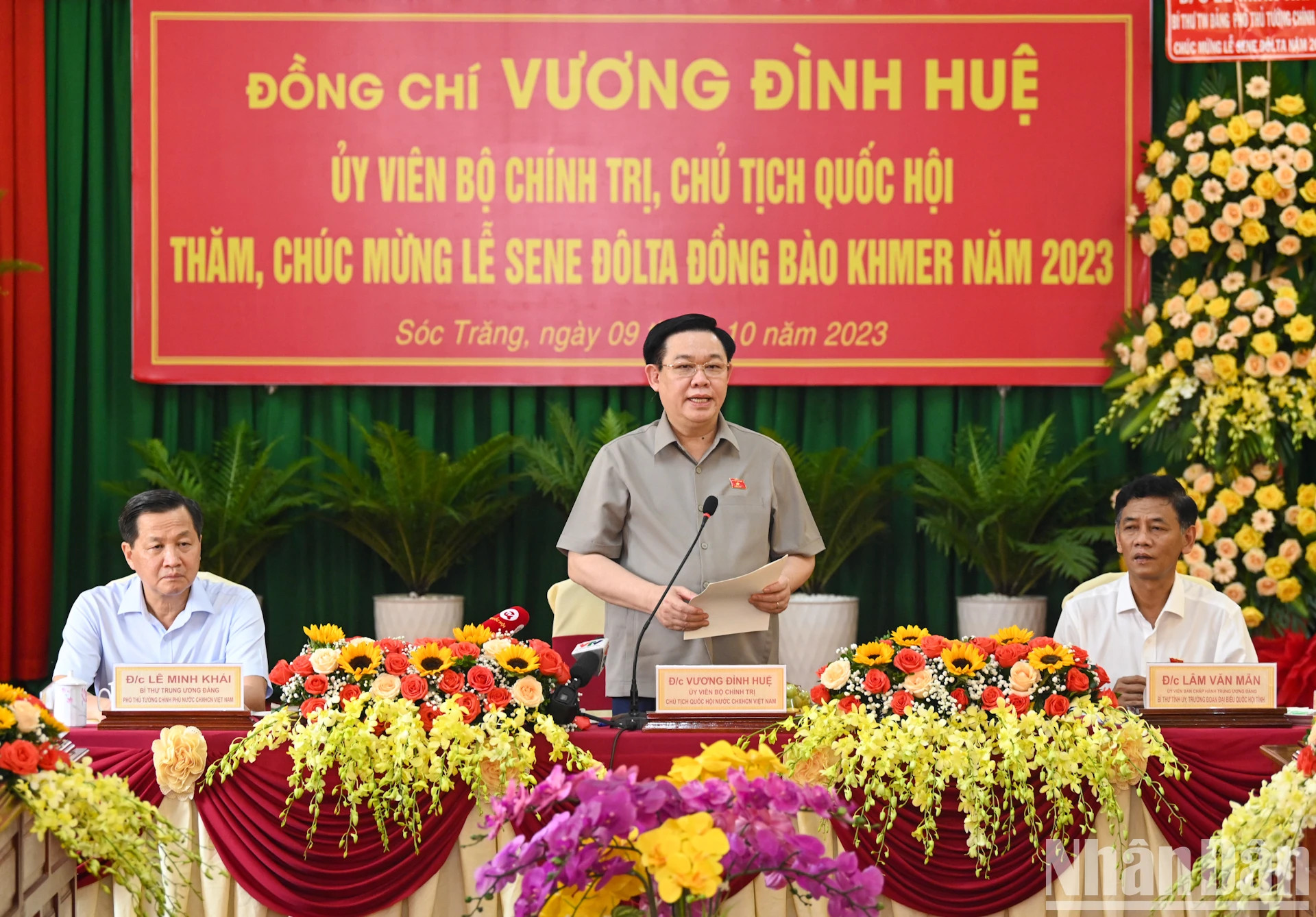 国会主席王廷惠对朔庄省取得的经济社会发展成就给予好评，并强调这些成就离不开爱国僧侣团结协会和信教群众的贡献。