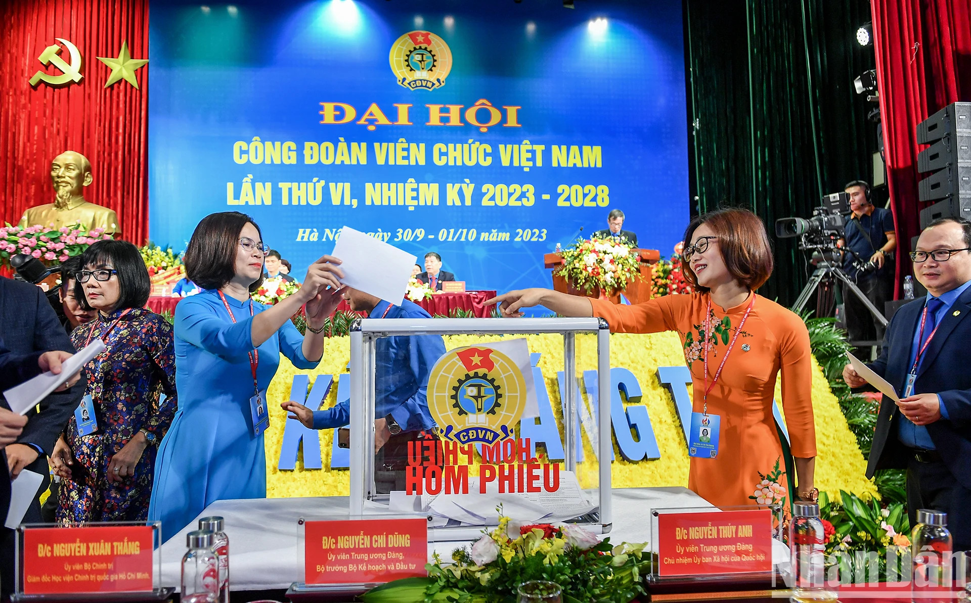 投票现场。 投票现场。