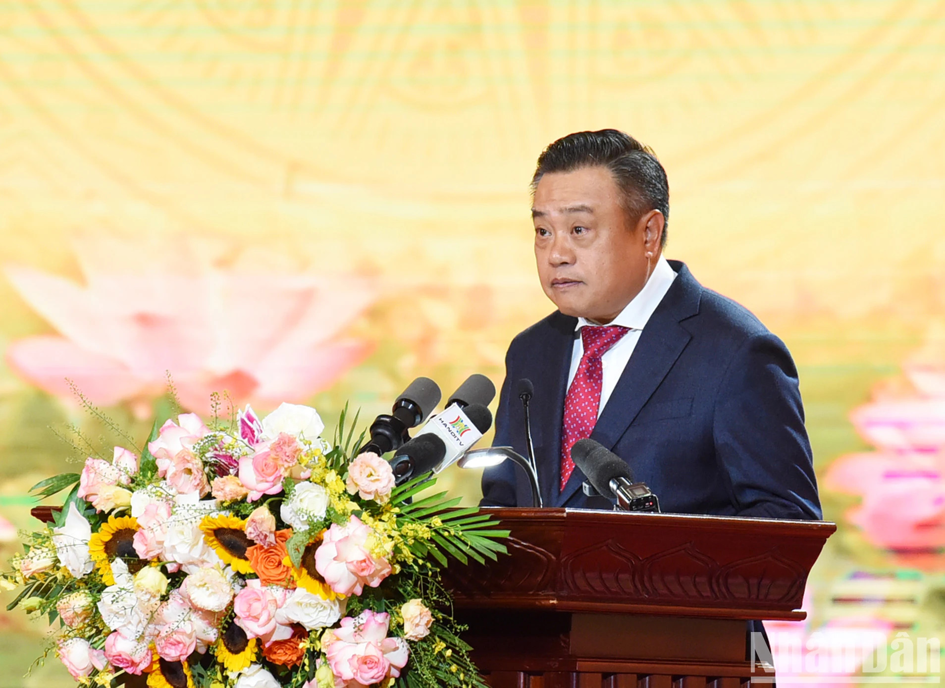 河内市人民委员会主席陈士青致辞。 河内市人民委员会主席陈士青致辞。