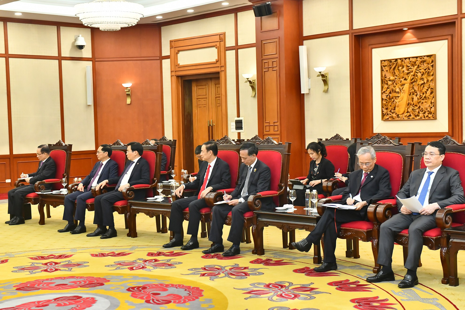 越方代表团成员。