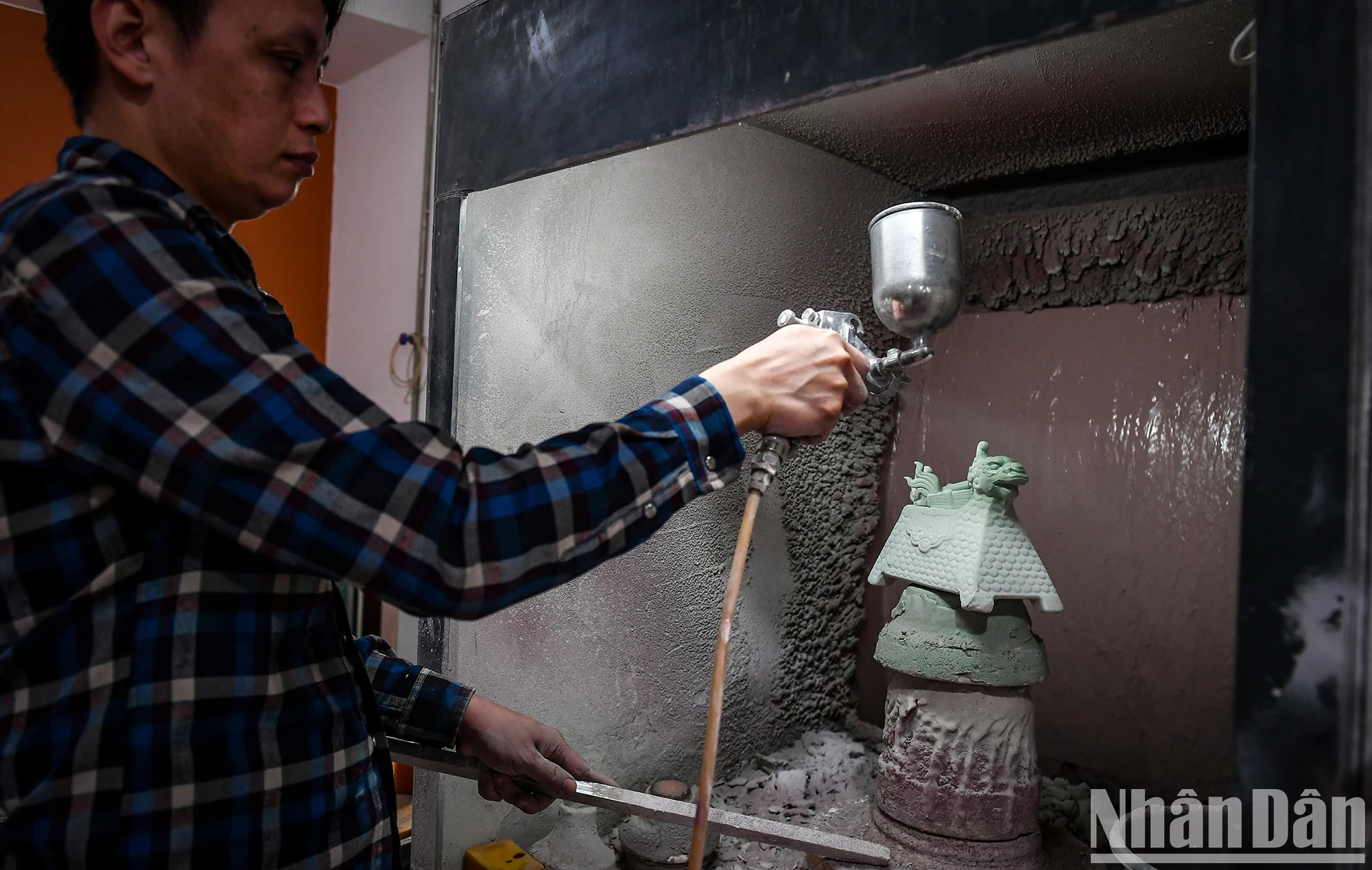 下一步，烘干后的样品将被涂上颜色。