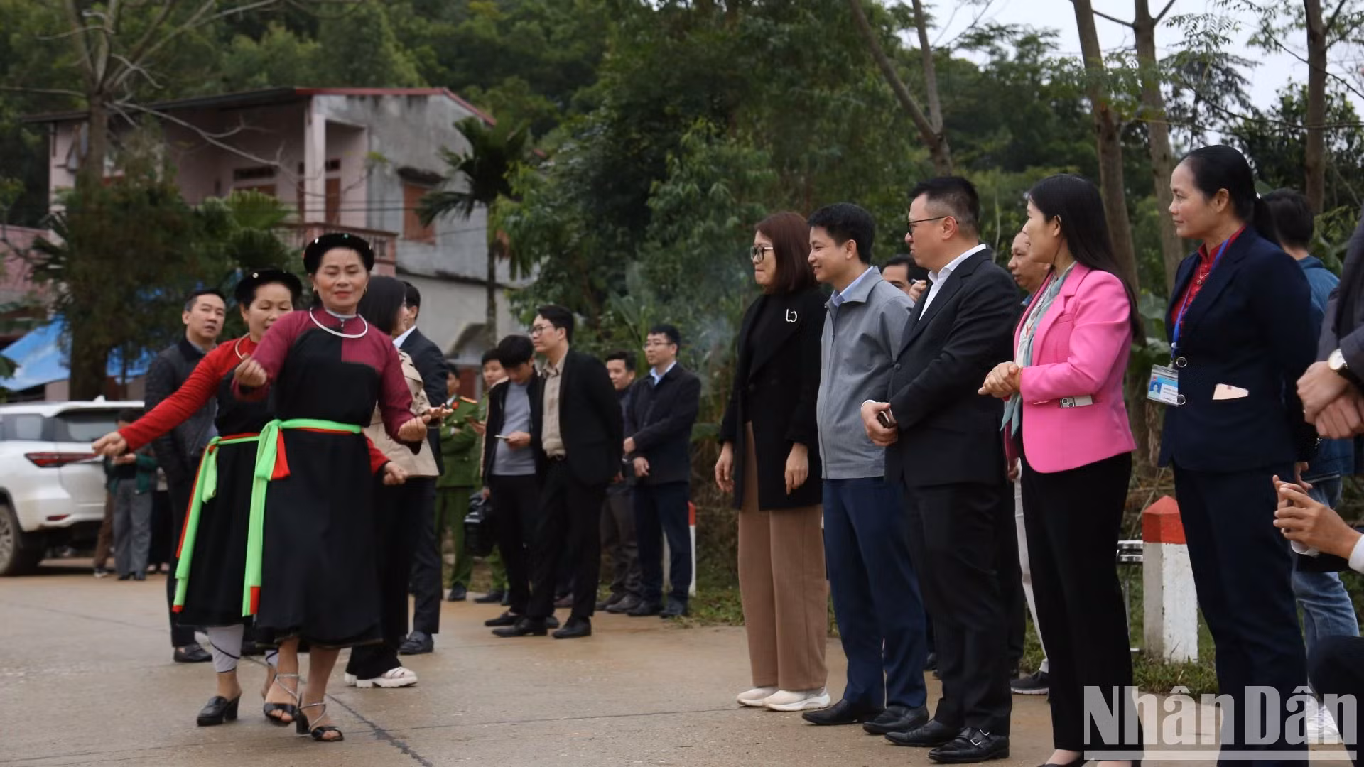 当地群众充满喜悦。