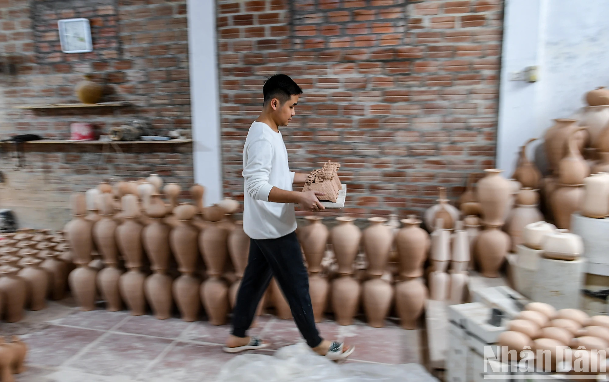 从古籍中记载得知，河图为伏羲时代在黄河出现一匹龙马，其身上有文彩图案，谓之龙马负图。