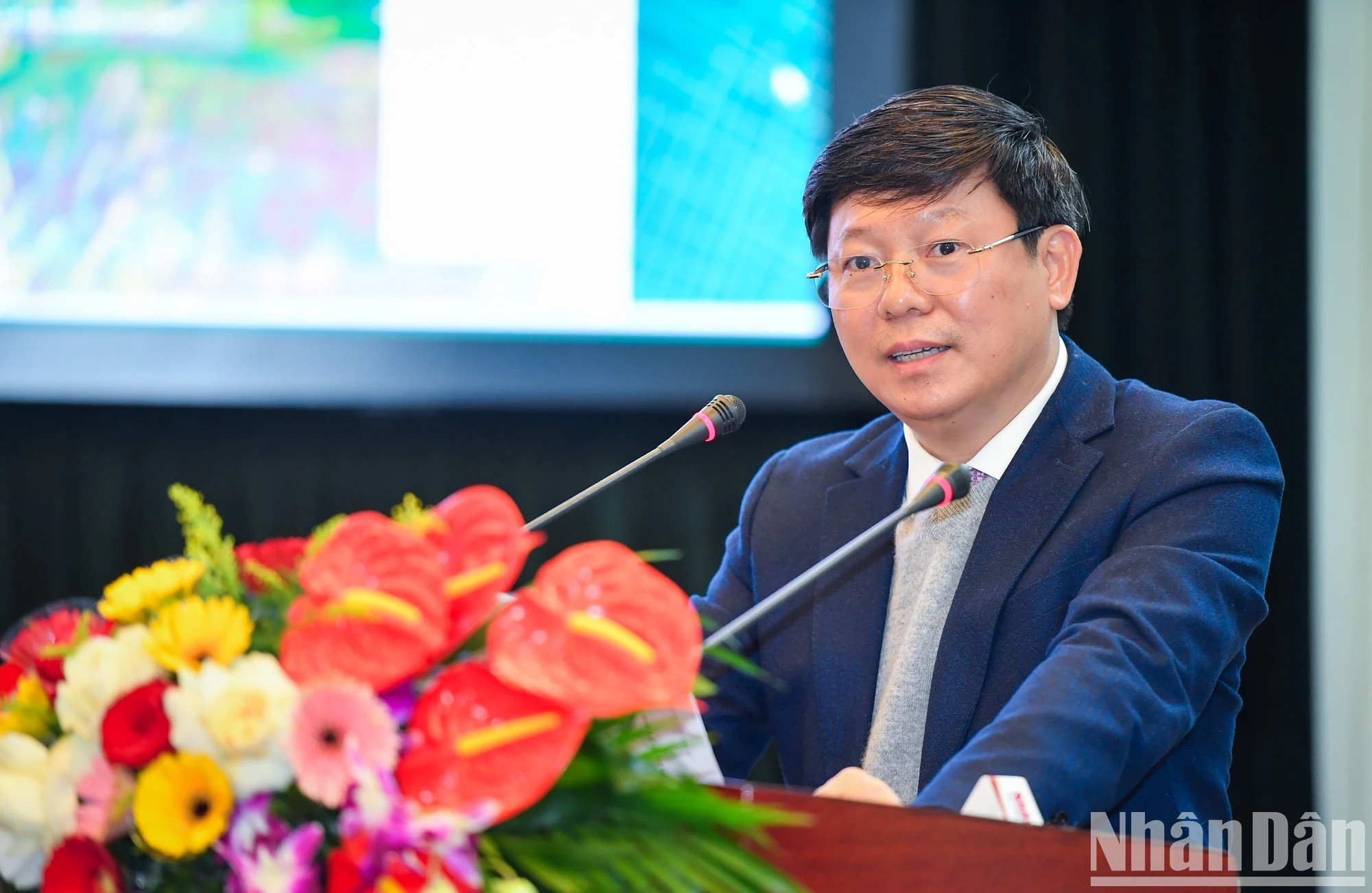 越共中央宣教部副部长陈青林高度评价《人民报》社开辟“一乡一品OCOP”专栏的创意。 越共中央宣教部副部长陈青林高度评价《人民报》社开辟“一乡一品OCOP”专栏的创意。