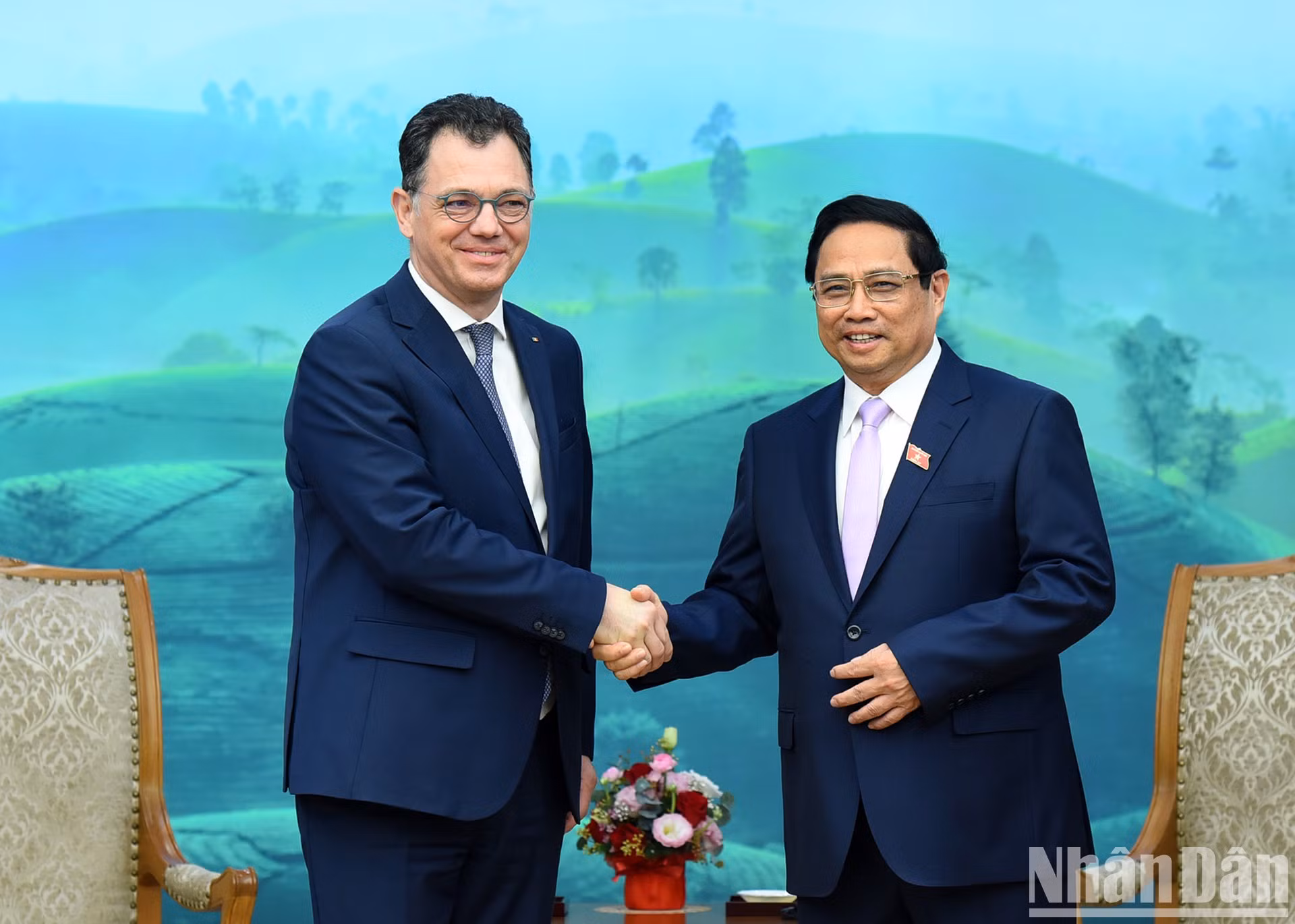 越南政府总理范明正会见罗马尼亚经济、创业和旅游部长【组图】