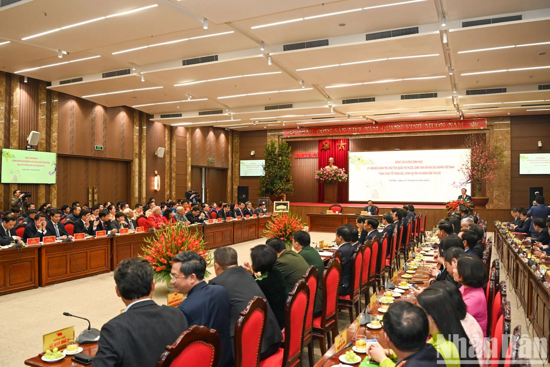 会议在河内市委总部举行。