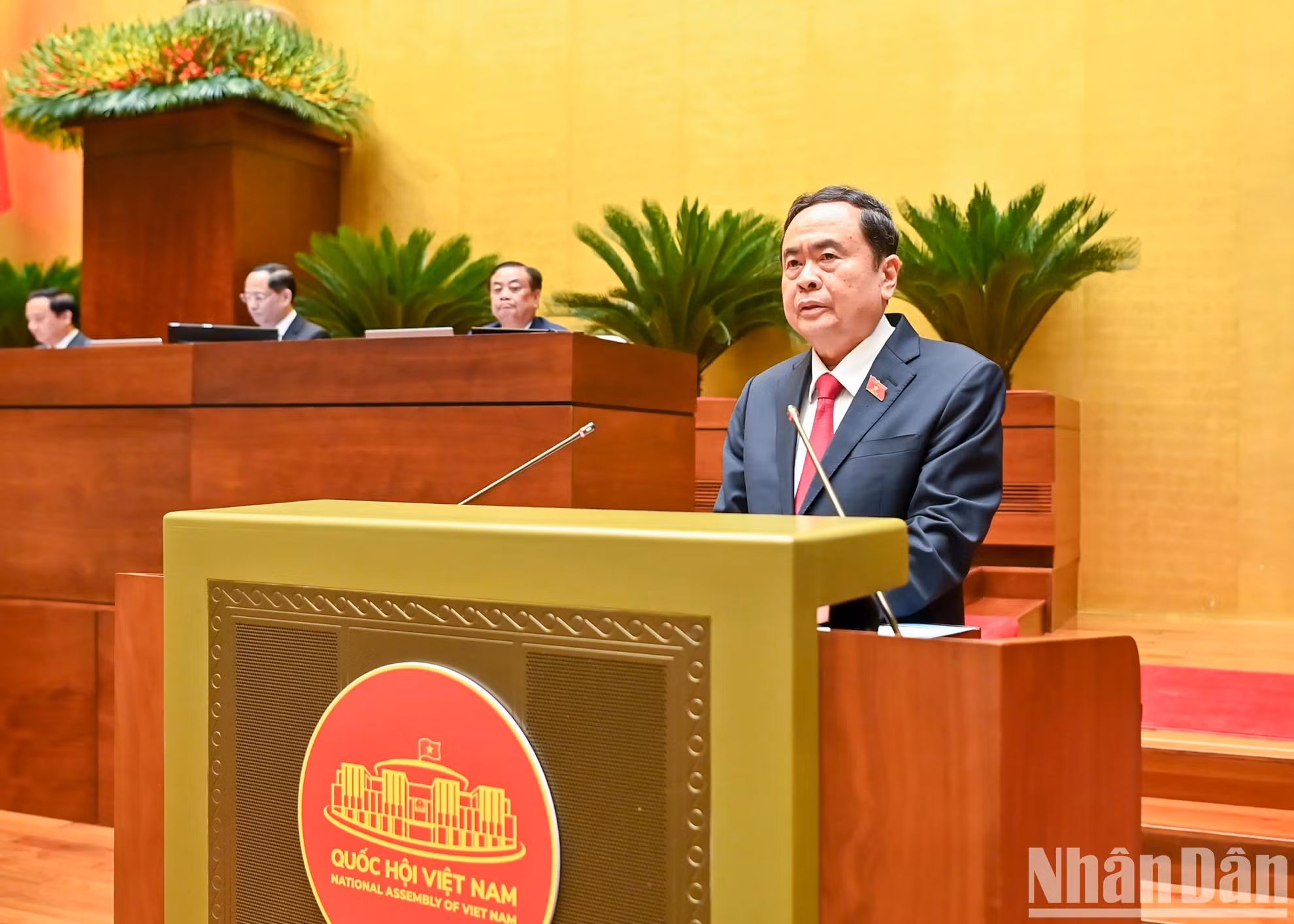 越南国会主席陈青敏致开幕词。