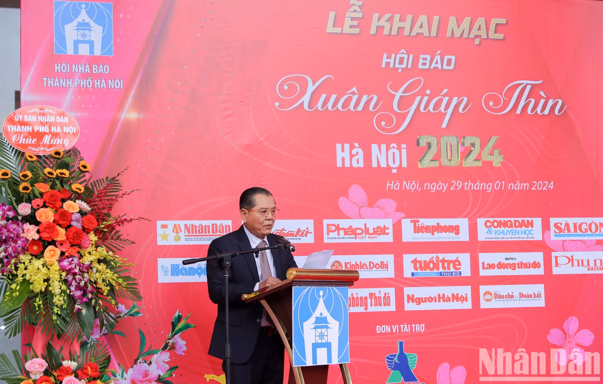 河内市新闻工作者协会主席苏光判发表讲话。