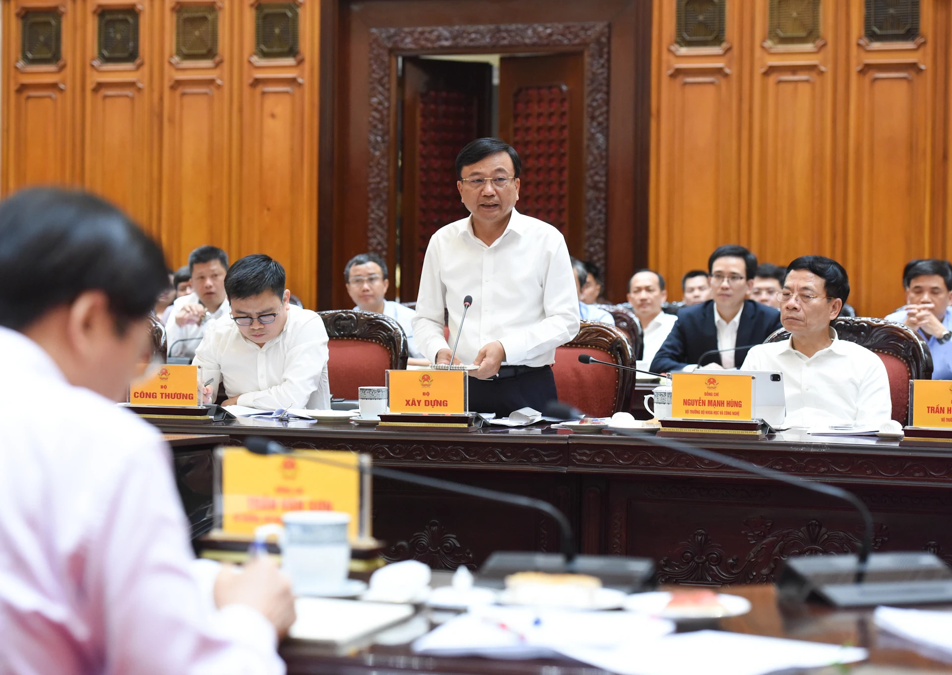 建设部副部长阮名辉发表讲话。