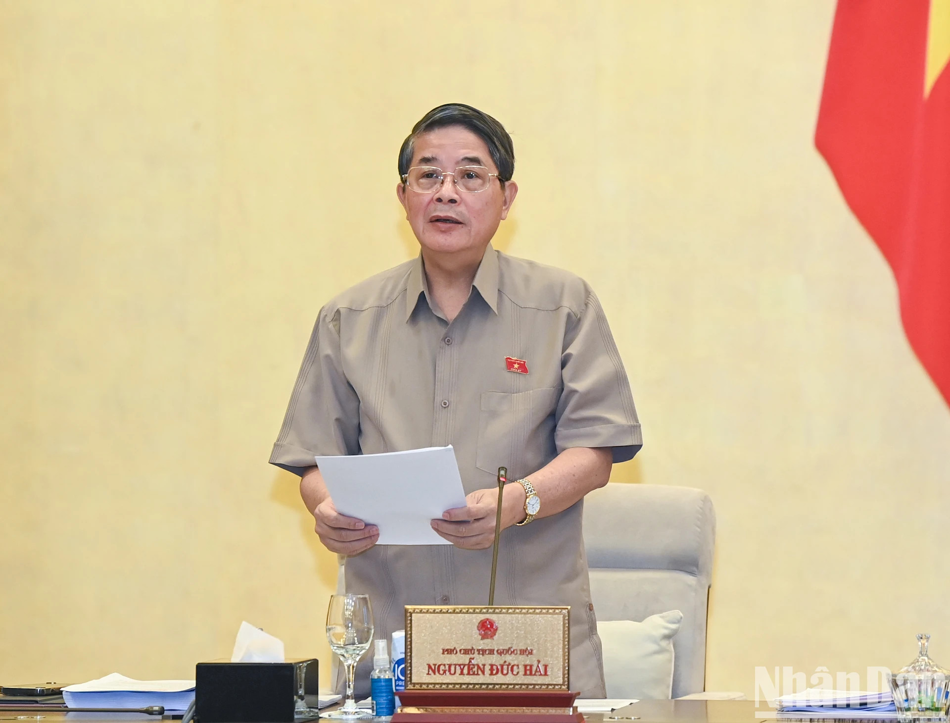 国会副主席阮德海指引有关《化学品法》（修正案）讨论会。