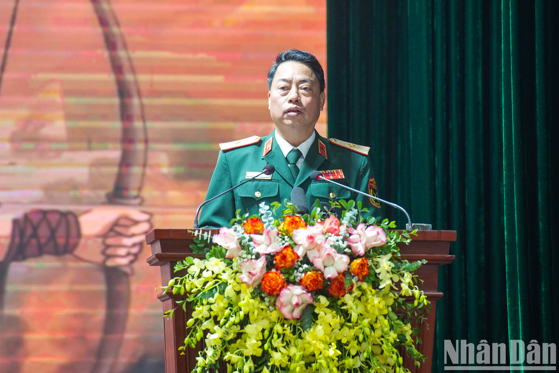 特种部队司令黄明山在会议上作了报告。