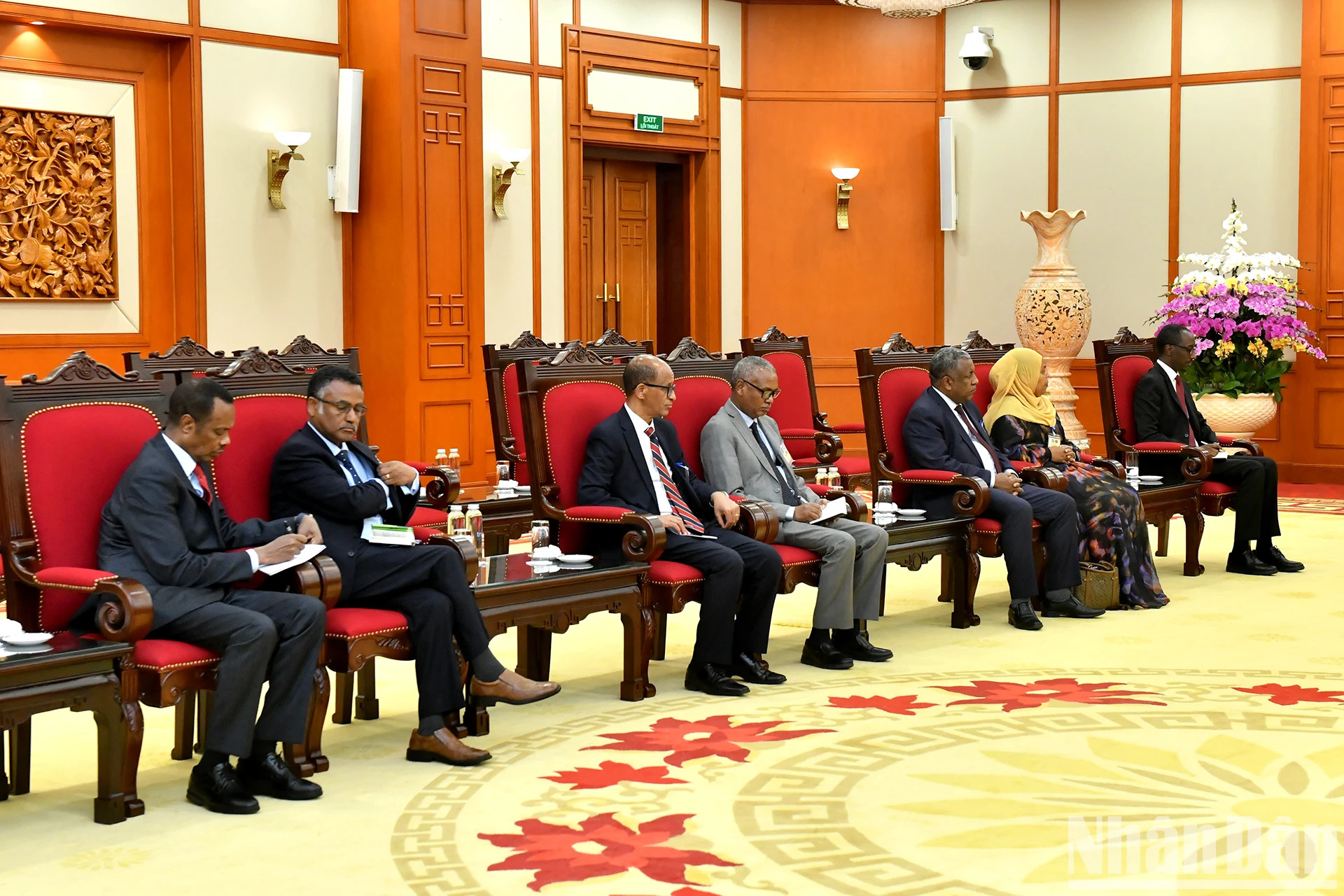 出席会见的埃方代表团。