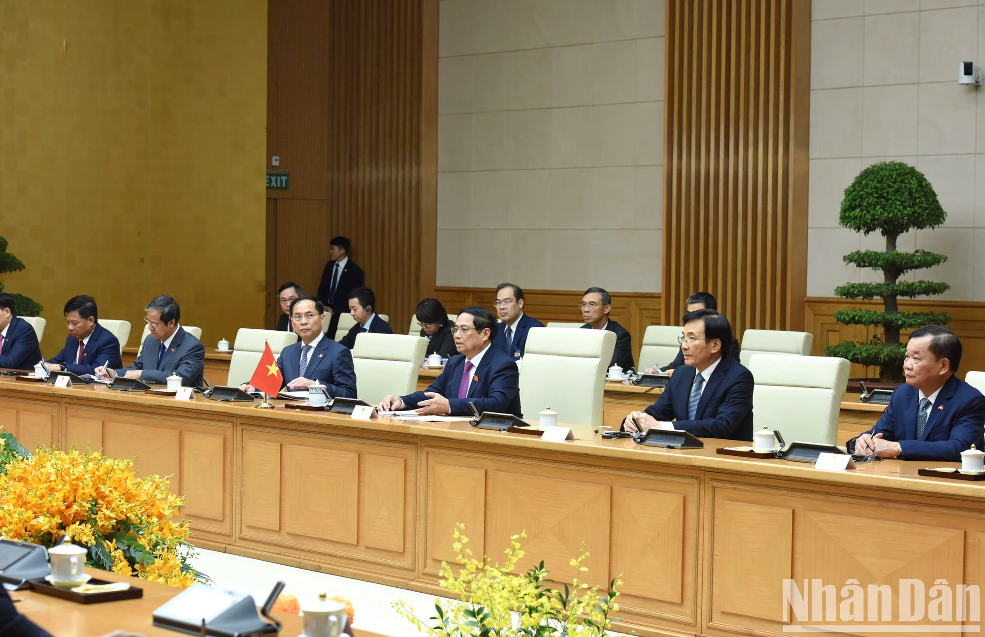 出席会见的越南代表团。