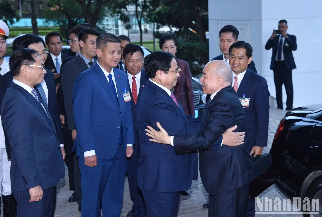 范明正总理欢迎柬埔寨国王诺罗敦·西哈莫尼访越。