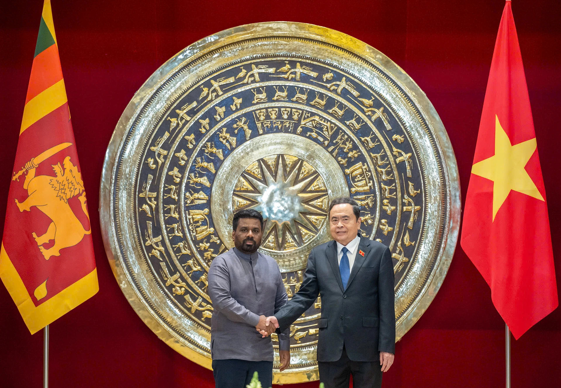 越南国会主席陈青敏和斯里兰卡总统阿努拉·库马拉·迪萨纳亚克。